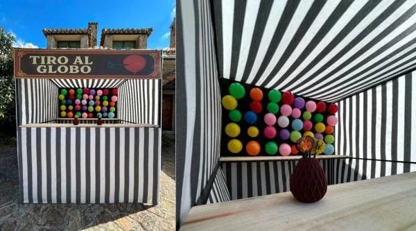 Caseta de tiro al globo montada en la feria de empresa
